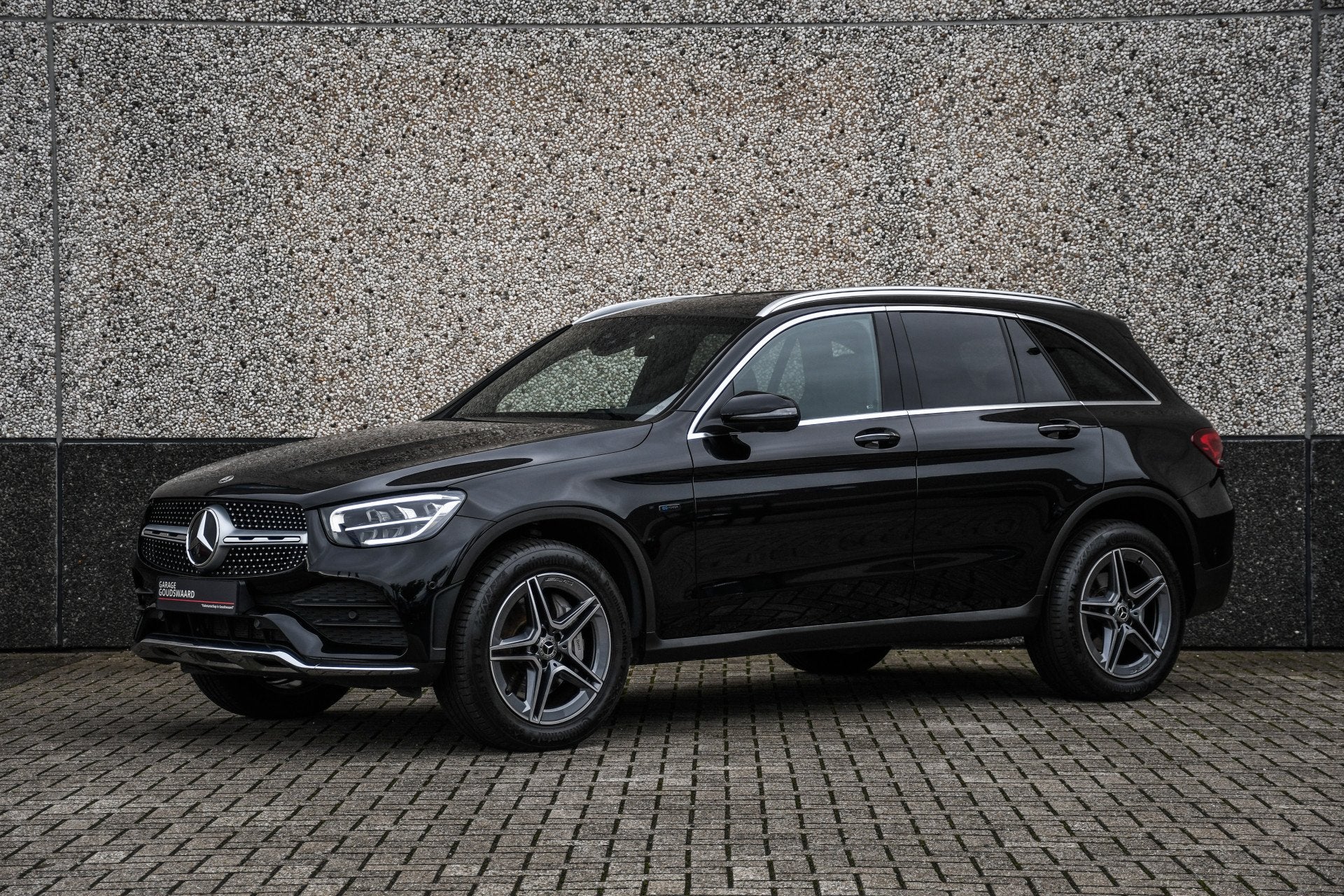 Mercedes-Benz GLC 300e 4MATIC Premium Plus AMG Line, Auto's, Automaat, Gebruikt, Zwart, 4 cilinders
