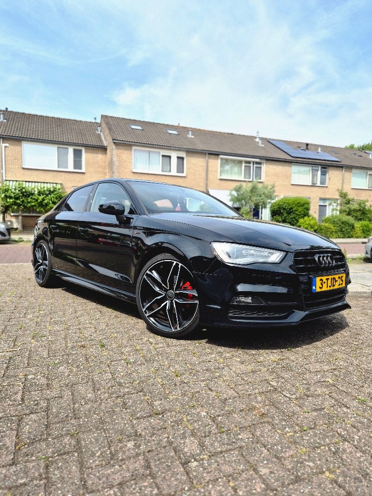 Audi A3 1.4 Tfsi COD Sedan S-tronic 2014 Zwart, Auto's, Audi, 4 cilinders, Alcantara, Zwart, Origineel Nederlands