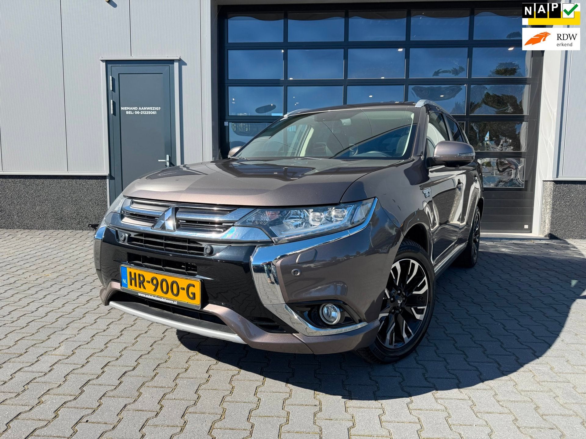 Mitsubishi Outlander 2.0 PHEV instyle+ 1 ste eigenaar en dea, Auto's, 4 cilinders, Bruin, 1820 kg, Bedrijf