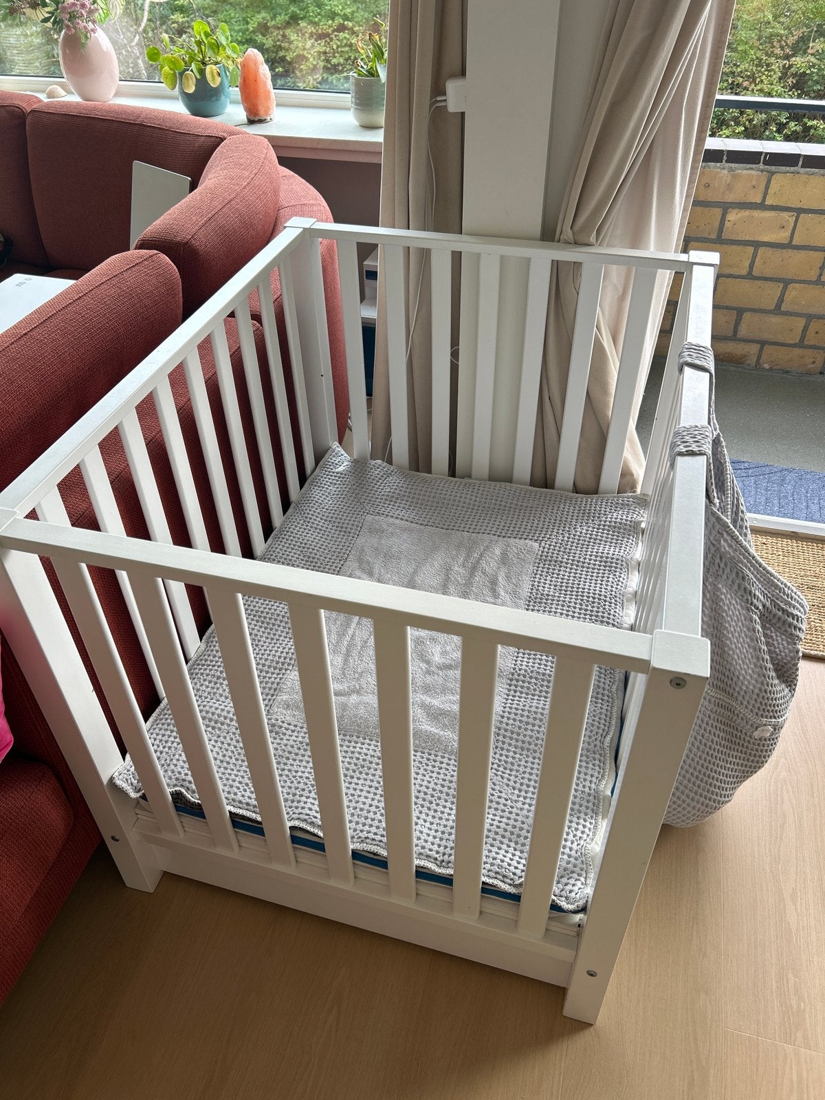 Witte box met Aerosleep matras, topper en koeka accessoires, Ophalen, Zo goed als nieuw, Ledikant