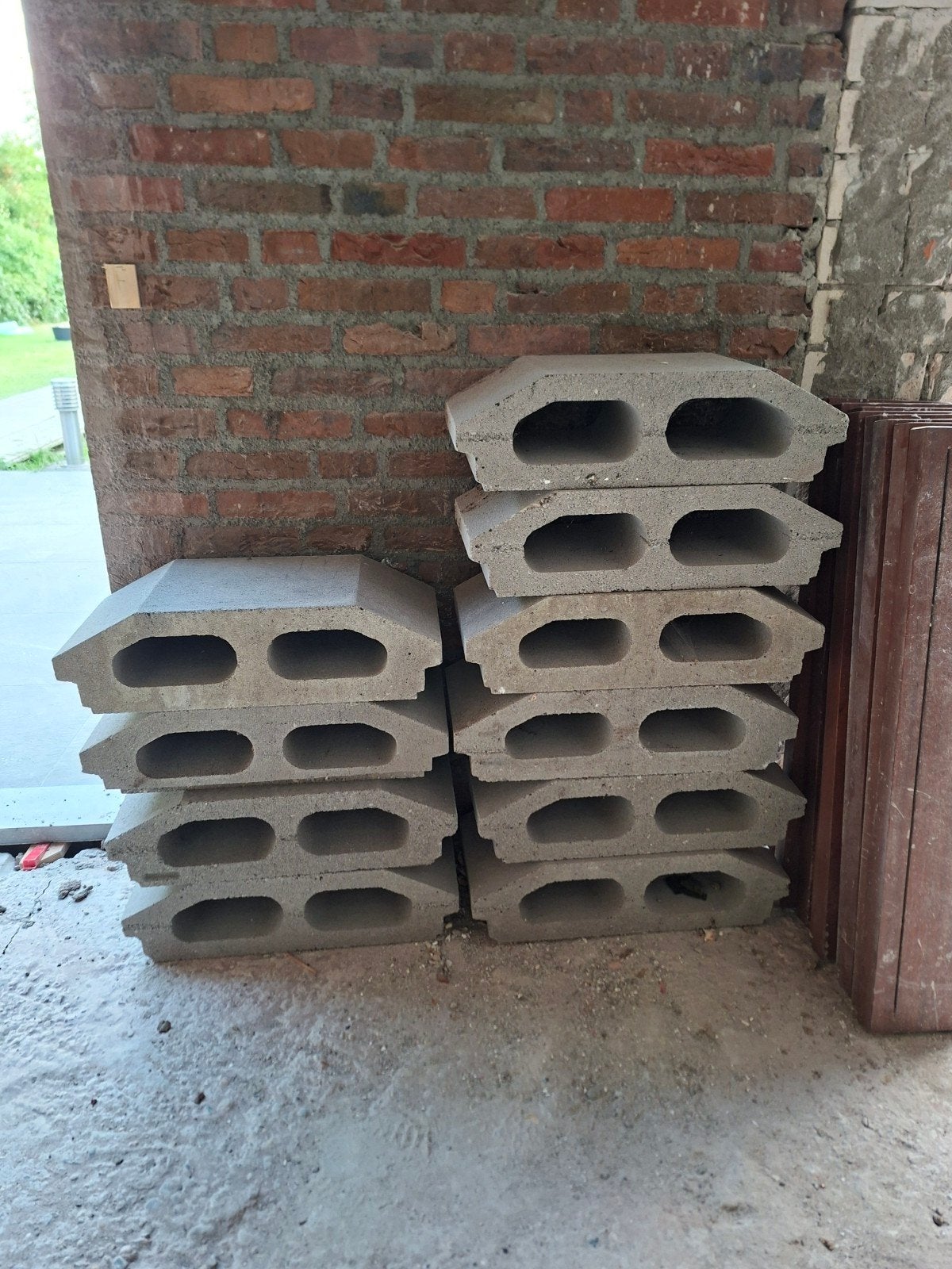 Betonnen broodjesvloer elementen 560x250x160 (10 stuks), Ophalen
