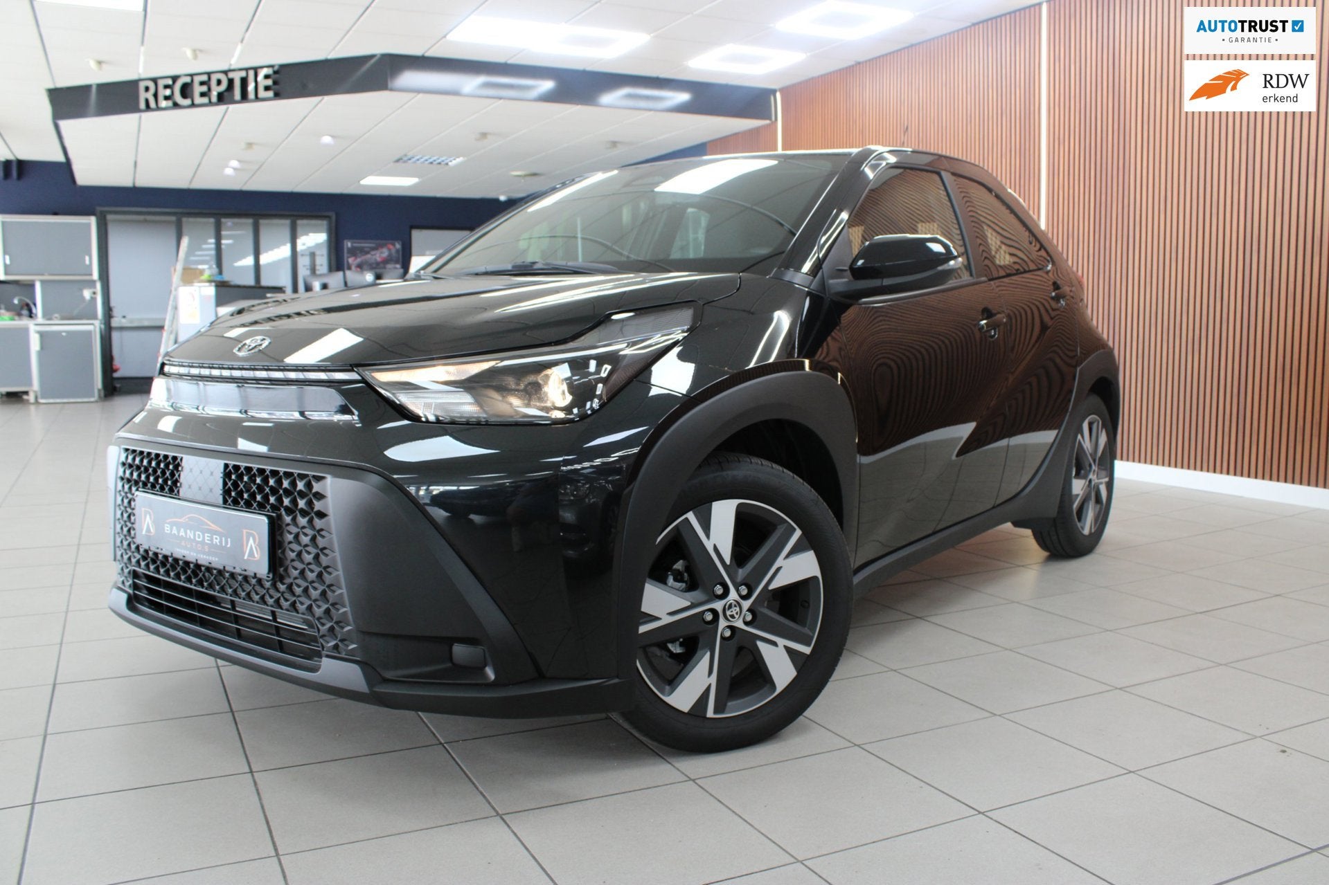 Toyota Aygo X Hybrid 115 pulse | Airco | Adaptieve cruise co, Auto's, Stof, Gebruikt, 4 stoelen, Zwart