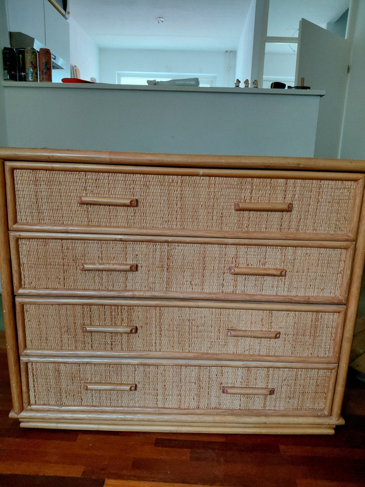 Leuke rieten bamboe kast met 4 lades - Gratis af te halen, Ophalen, Gebruikt, Overige materialen, 50 tot 100 cm