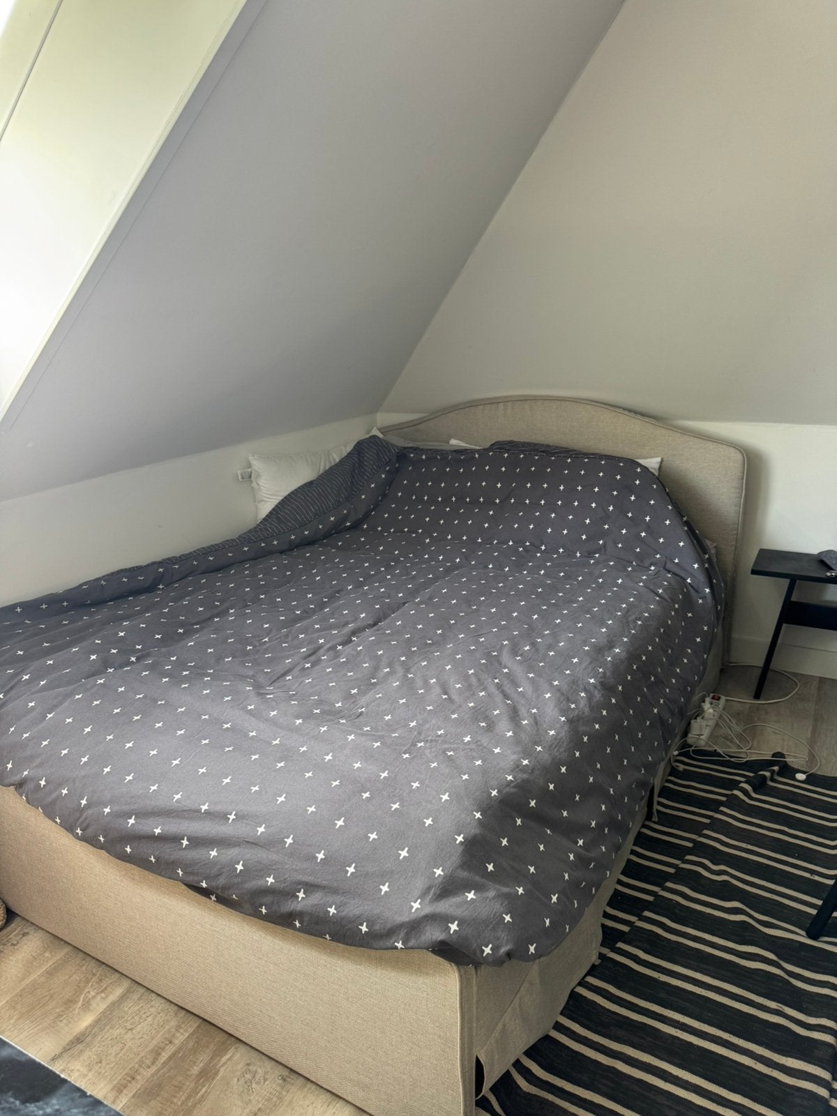 Bed van 140 x 200, Huis en Inrichting, Slaapkamer | Bedden, Ophalen, Tweepersoons, 140 cm, Zo goed als nieuw