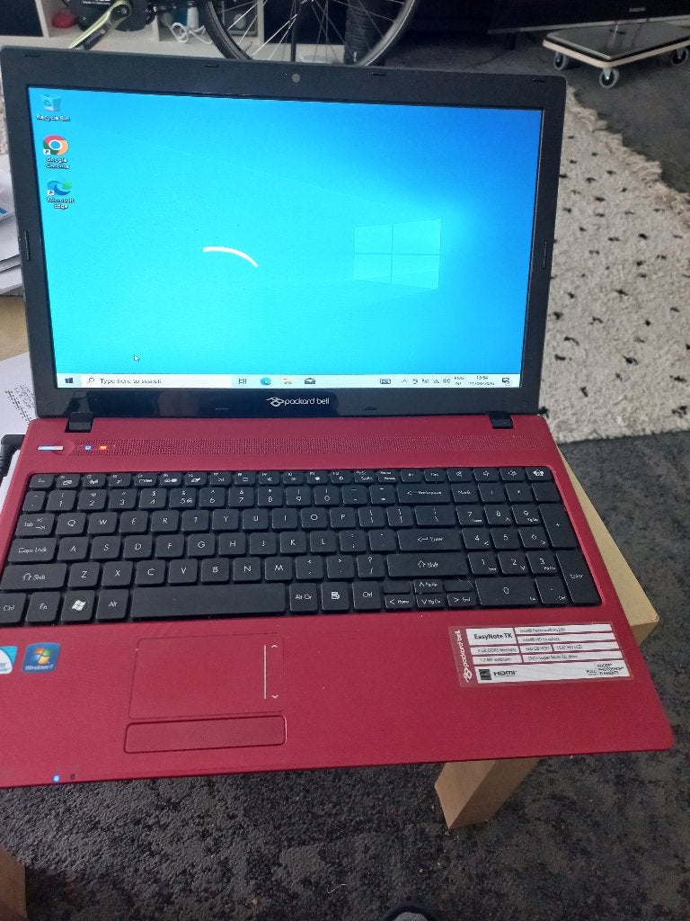 Laptop Packard Bell EasyNote TK rood met ssd  werkt goed, Computers en Software, Ophalen, Packard Bell, 2 tot 3 Ghz, Zo goed als nieuw