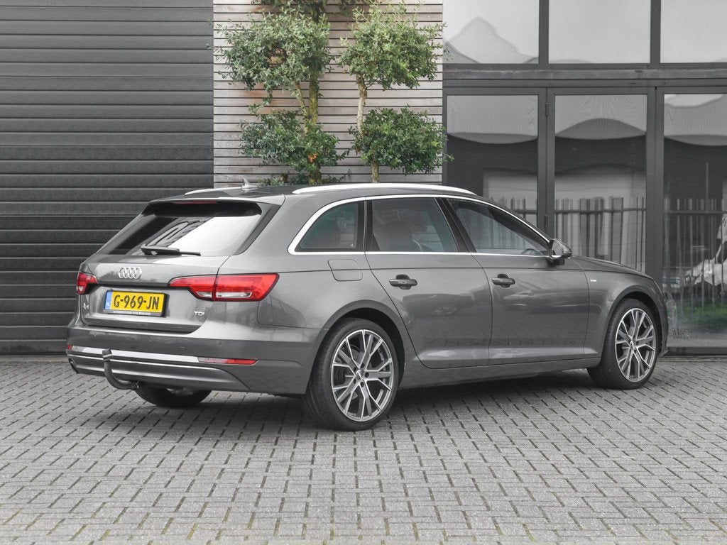 Audi A4 Avant 2.0 TDI Sport S Line Navi Trekhaak 19 inch vel, Gebruikt, 150 pk, 23 km/l, Diesel