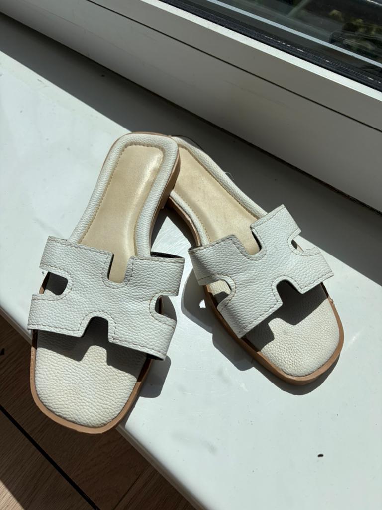 Witte slippers maat 40, Kleding | Dames, Verzenden, Gedragen, Wit