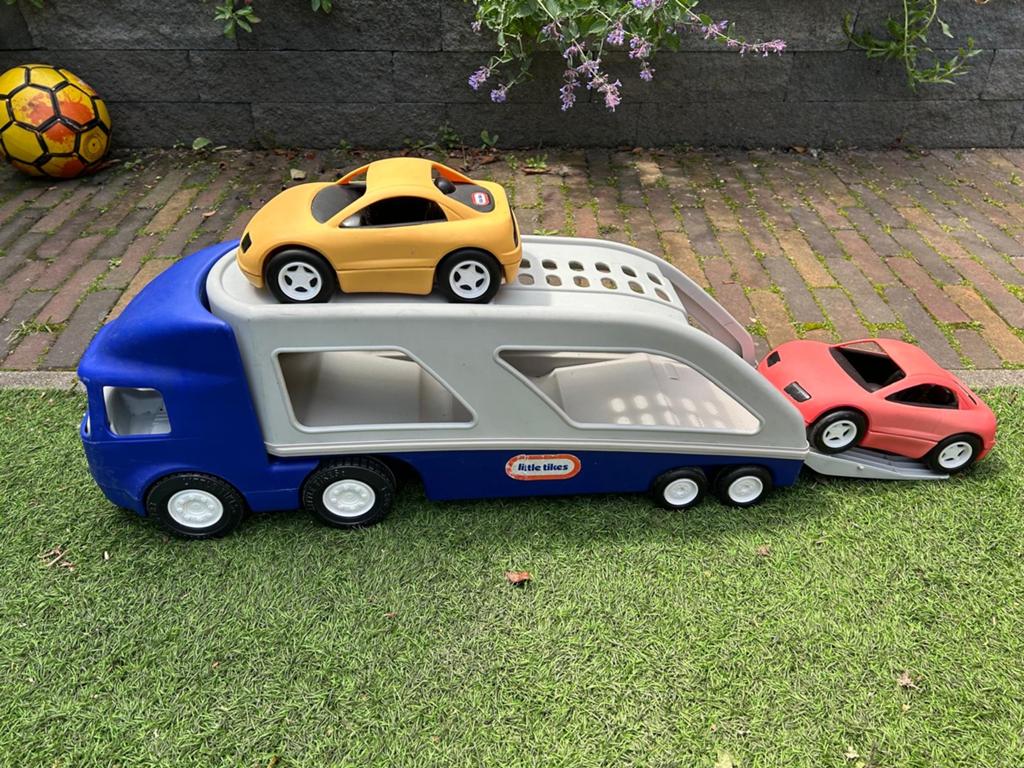 Little Tikes Autotransporter met 2 auto's, Kinderen en Baby's, Speelgoed | Speelgoedvoertuigen, Gebruikt, Ophalen of Verzenden