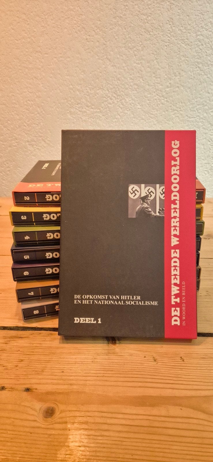 8-delige reeks - De Tweede Wereldoorlog in woord en beeld, Ophalen, Inclusief DVD, Nederlands, Zo goed als nieuw
