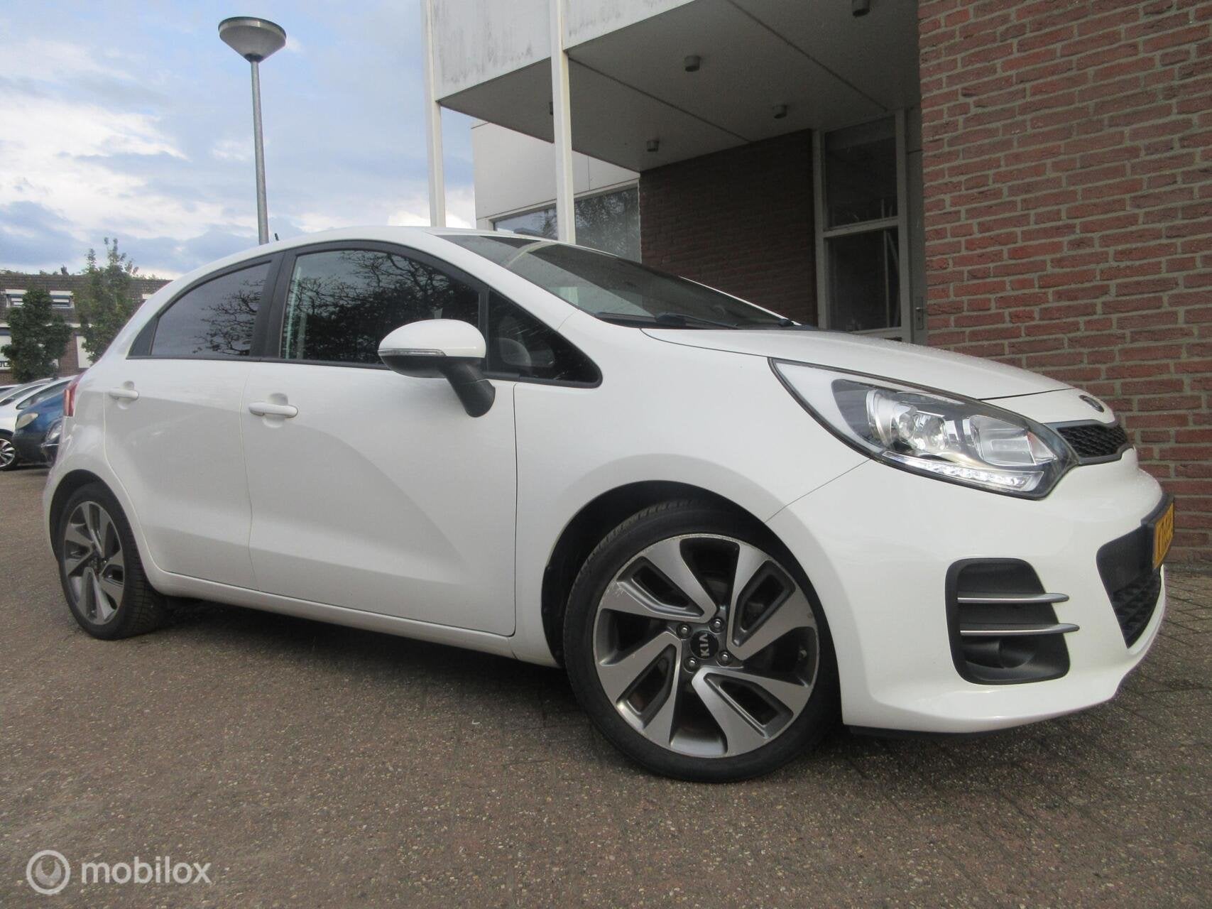 Kia Rio 1.2 CVVT ExecutiveLine Vol opties / 159906km NAP / 2, 4 cilinders, Wit, Origineel Nederlands, Bedrijf
