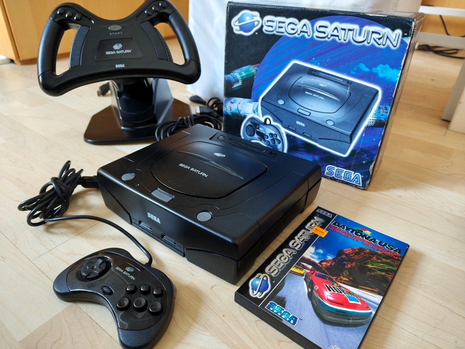 Mooie Sega saturn II incl doos, stuur en Daytona usa, Met games, Ophalen of Verzenden, Zo goed als nieuw, Saturn of Dreamcast