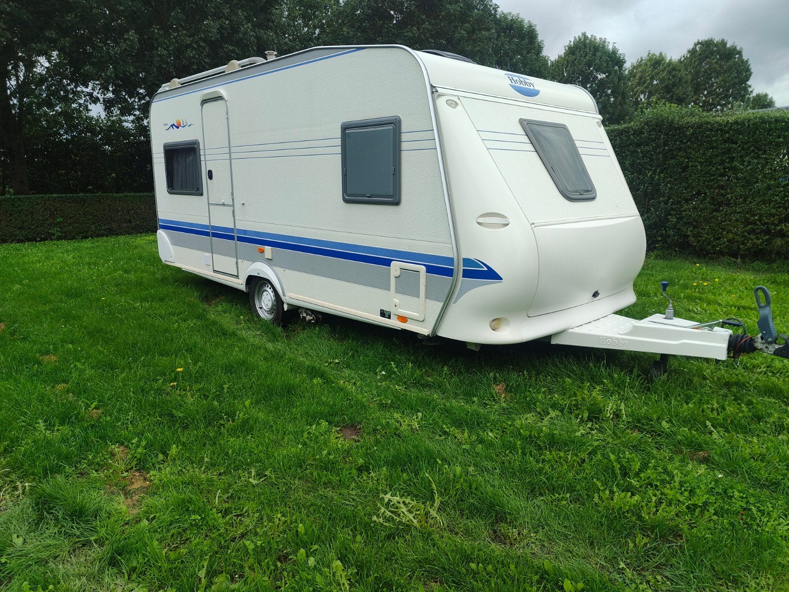 Hobby 460 UFE Excellent Easy uit 2003 met mover en luifel, Caravans en Kamperen, Particulier, Schokbreker, Hobby