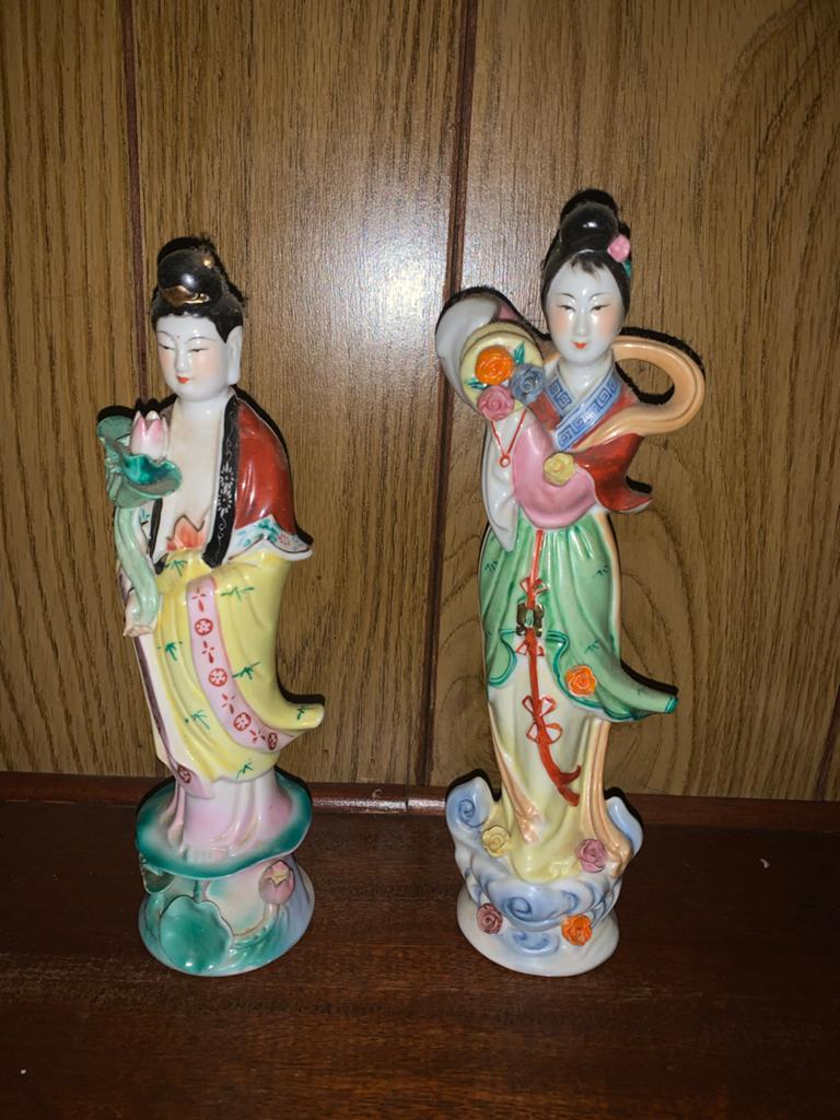 Set van 2 Chinese porseleinen beelden - Vrouwenfiguren, Ophalen