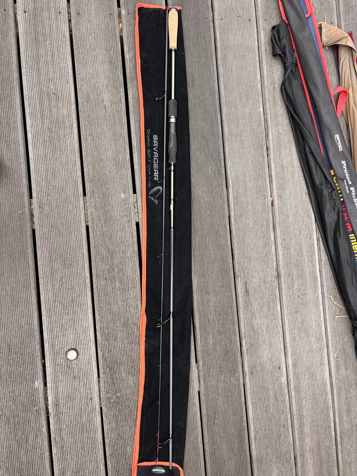 ⁠Savage Gear Dropshot XLNT 270cm (7-25g) Carbon, Watersport en Boten, Hengelsport | Algemeen, Ophalen, Zo goed als nieuw, Werphengel