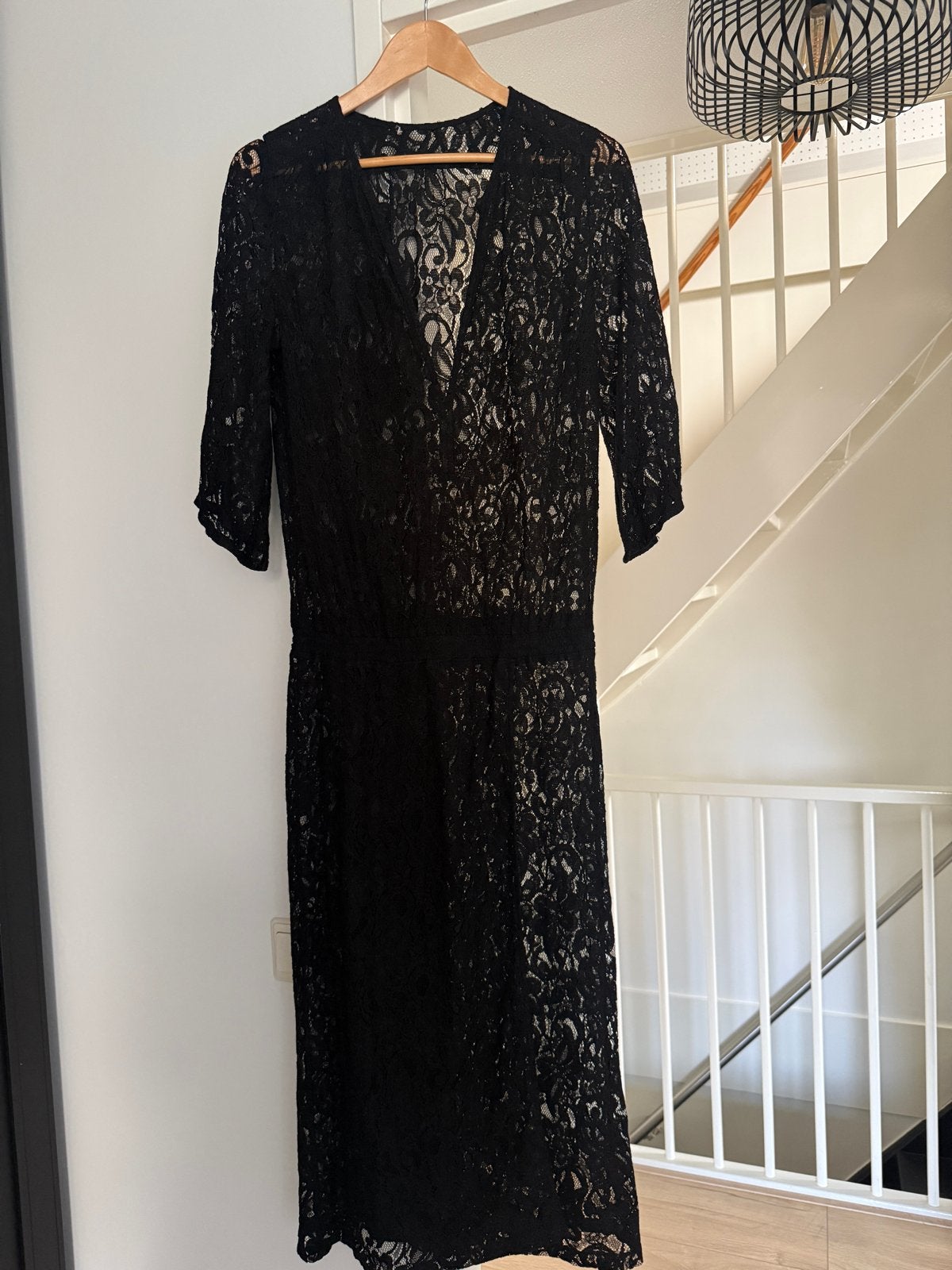La Dress by Simone jurk in zwart kant, Kleding | Dames, Maat 38/40 (M), Zwart, Ophalen of Verzenden, Zo goed als nieuw