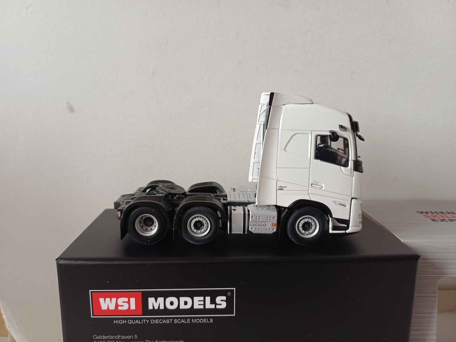 WSI 1:50 Volvo FH Globetrotter Aero 6x2 twin steering truck, Ophalen of Verzenden, Bus of Vrachtwagen, Wsi