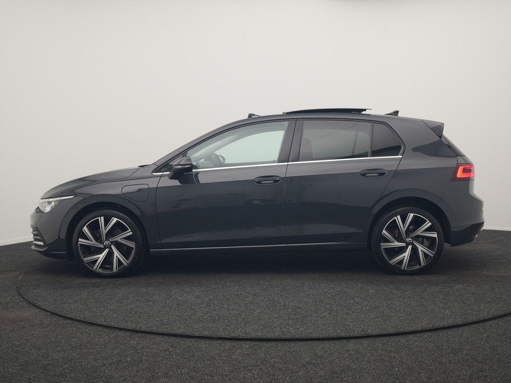 Volkswagen Golf 1.4 eHybrid Style PHEV 204pk Dealer O.H. | T, Auto's, Volkswagen, Gebruikt, Zwart, 4 cilinders, Alcantara