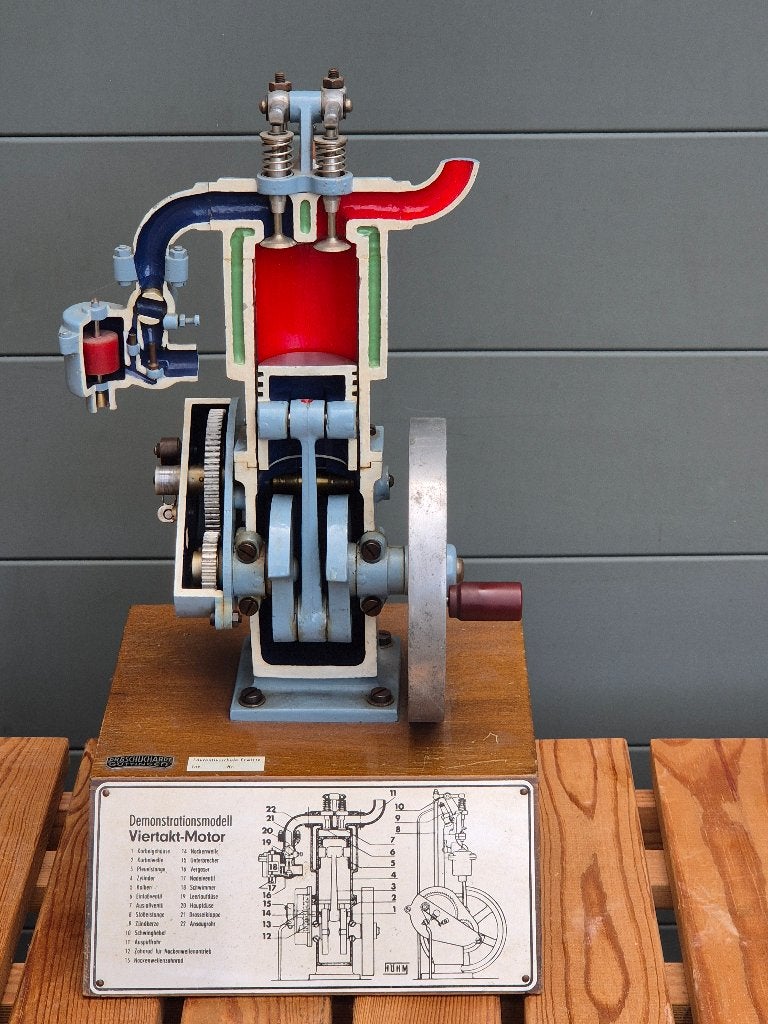 Lesmodel 4 taktmotor , opengewerkte motor didactisch, Verzenden