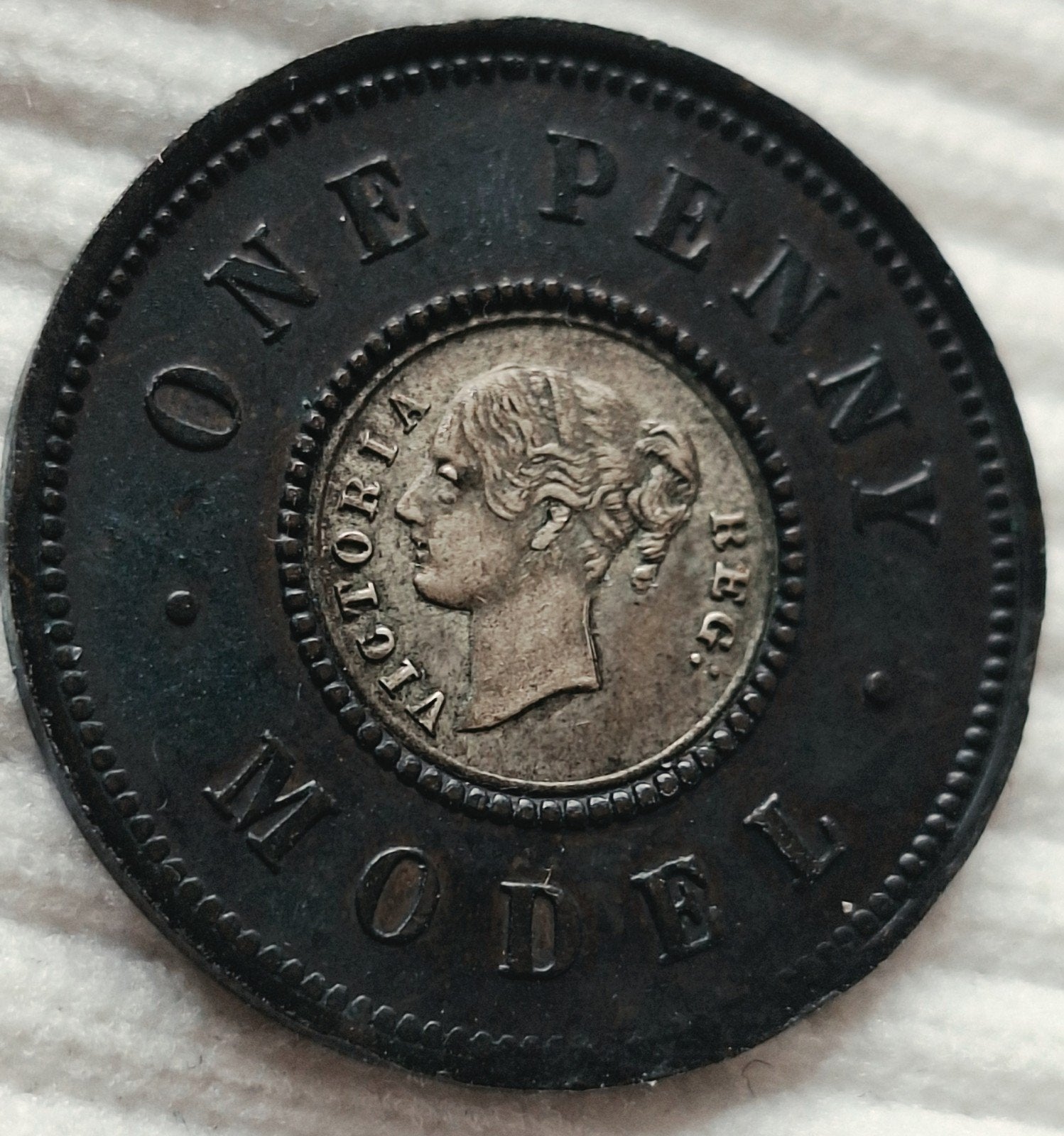 Zeldzame Britse Victoria One Penny Model (1844) – Bimetallis, Ophalen of Verzenden, Overige landen