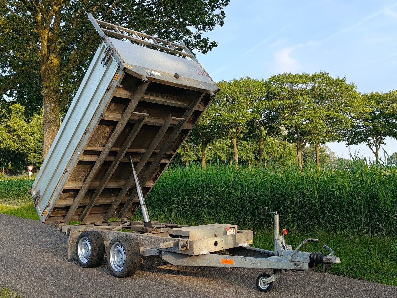Saris 3 zijdige elektrische kipper hoge borden 2700kg, Ophalen, Saris, Gebruikt, .