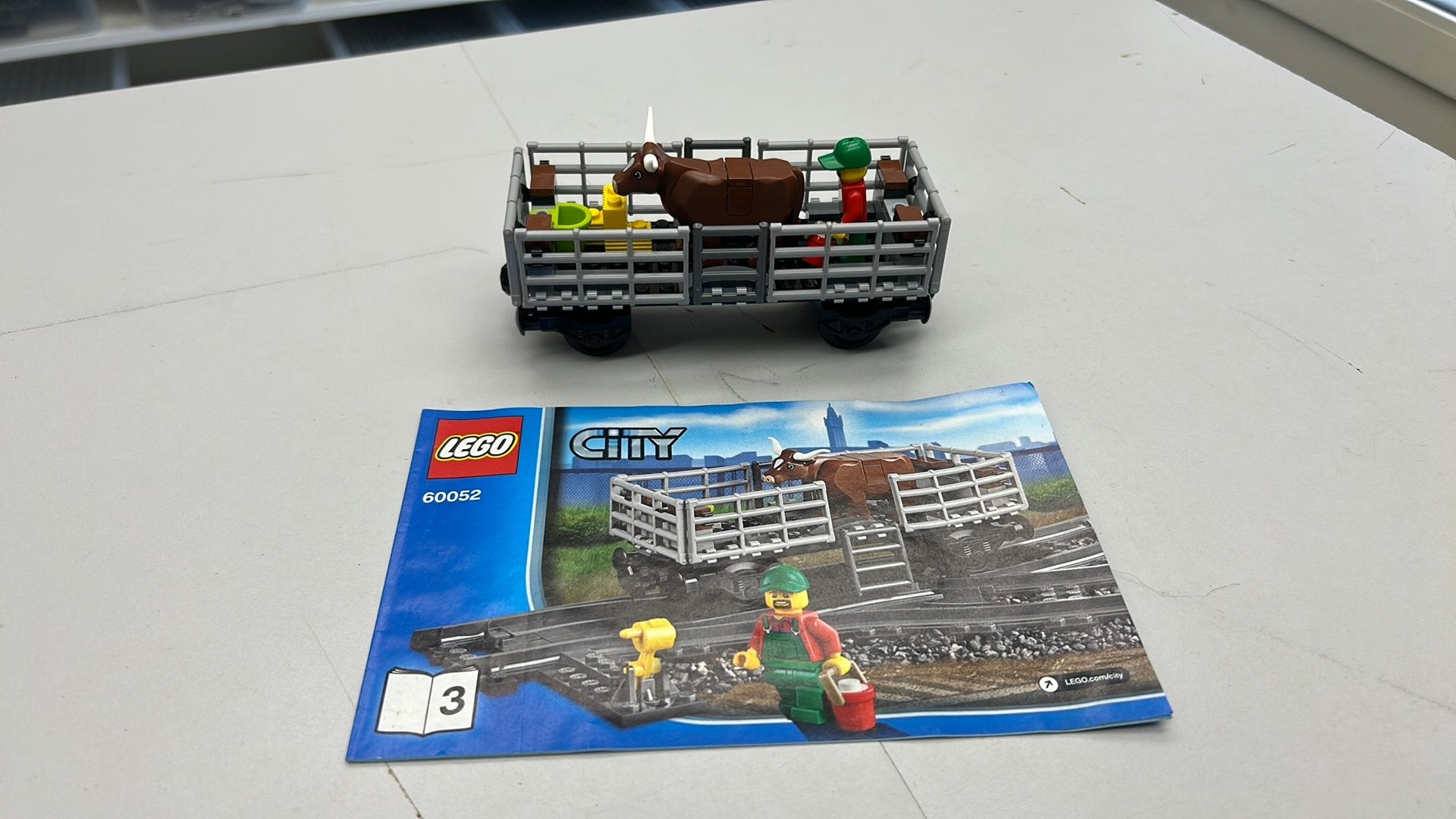 SB2935 Lego trein wagon 60052 compleet + boekje, Ophalen of Verzenden, Zo goed als nieuw