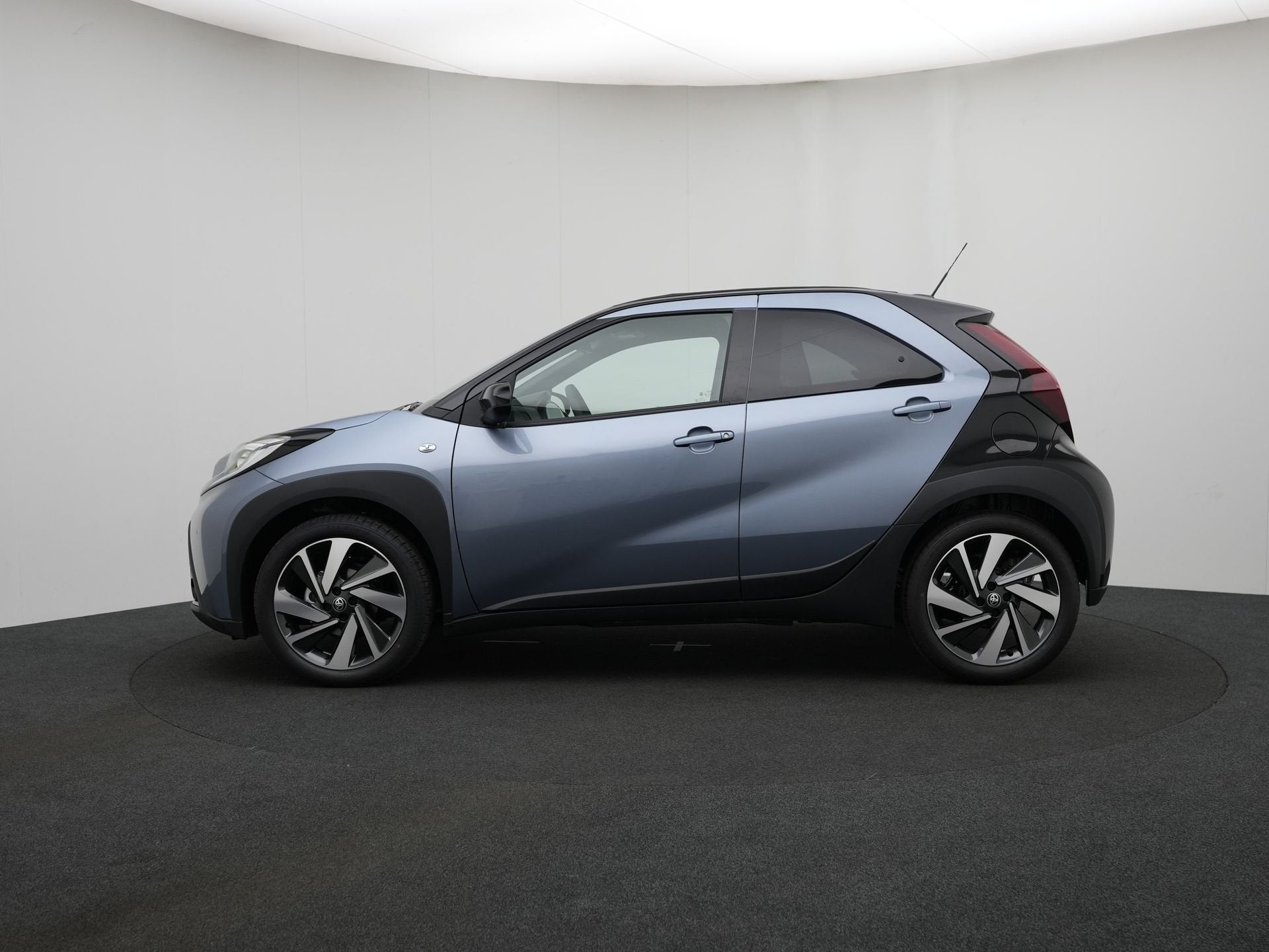 Toyota Aygo X 1.0 VVT-i MT Envy Cabriolet (bj 2025), 12 maanden, Stof, 4 stoelen, Origineel Nederlands