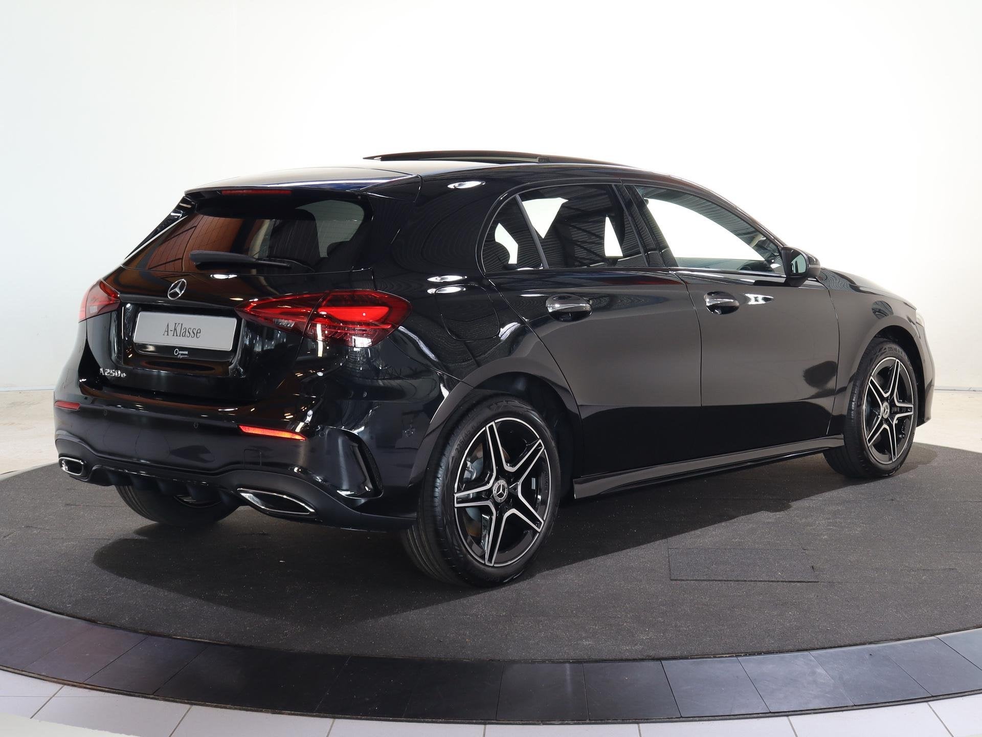 Mercedes-Benz A-klasse 250 e Business Solution AMG | Panoram, Auto's, Dealer onderhouden, Gebruikt, 4 cilinders, Bedrijf