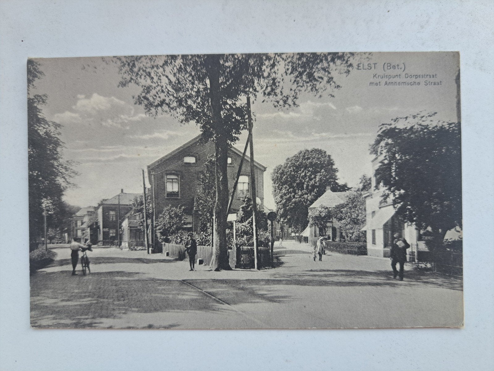 Elst (Bet.) Kruispunt Dorpsstraat met Arnhemsche Straat, Ophalen of Verzenden, Voor 1920, Gelopen, Gelderland