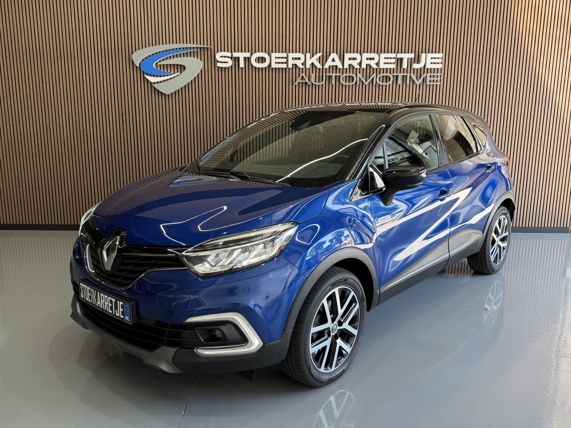 Renault Captur 1.3 TCe 150pk Version S | R-Link Navi | 17" |, Voorwielaandrijving, Gebruikt, Zwart, 4 cilinders