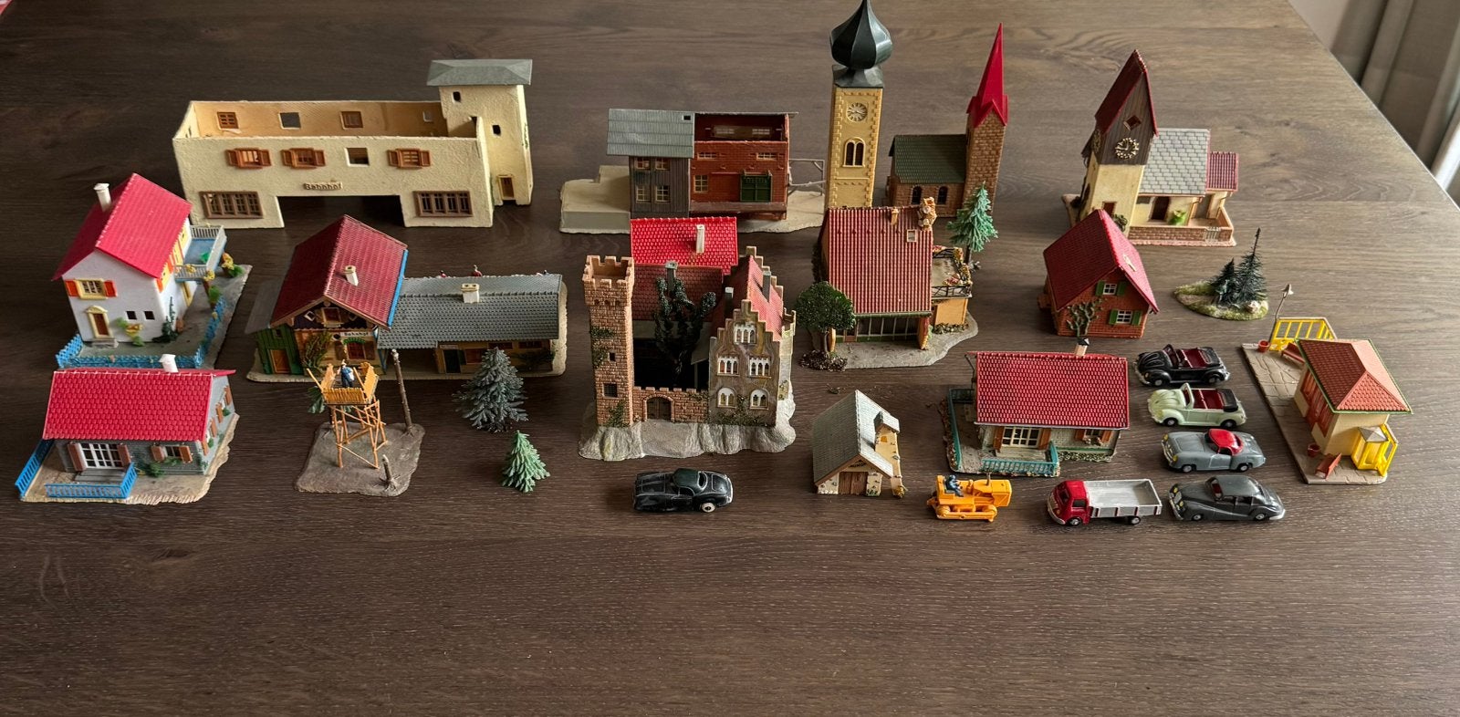 Grote partij modelbouw huisjes, bomen en onderdelen, Ophalen, Gebruikt, 1:35 tot 1:50, Diorama