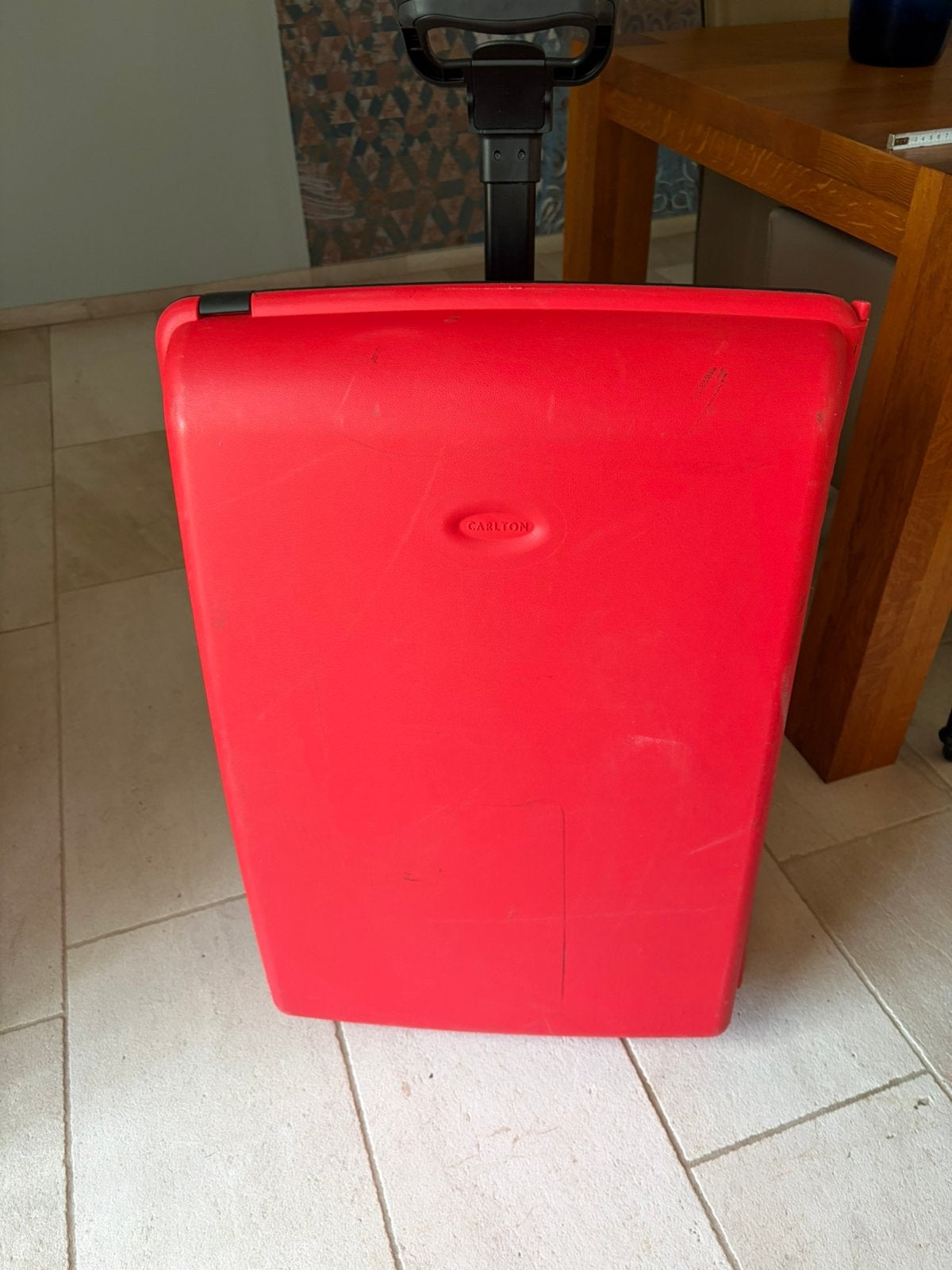 Twee koffers met harde schaal, Hard kunststof, Zo goed als nieuw, 70 cm of meer, Wieltjes