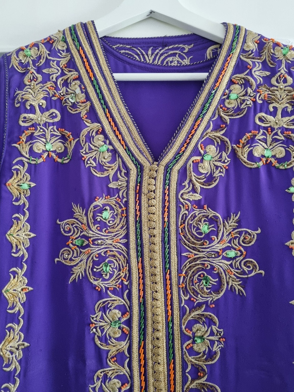 Prachtige paarse kaftan met gouden borduursels, Maat 38/40 (M), Overige typen, Paars, Ophalen of Verzenden