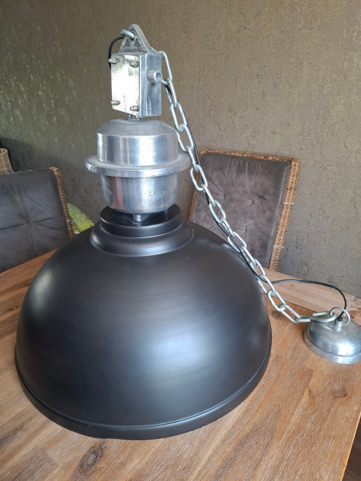 Industriële hanglamp - Zwart metaal met ketting, Zo goed als nieuw, Metaal, Industrieel, E27 (groot)