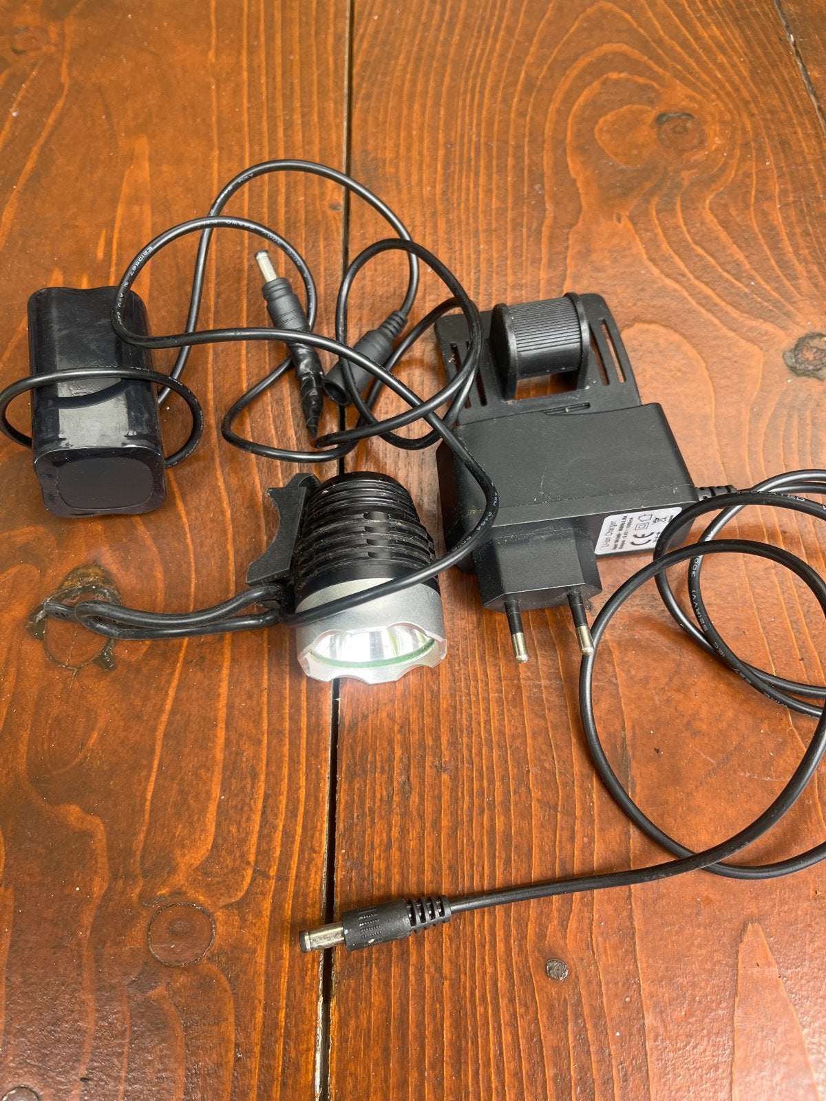 Helmlamp 1800 lum set met accu en oplader, Gebruikt, Verlichtingsset, Ophalen of Verzenden, Oplaadbaar