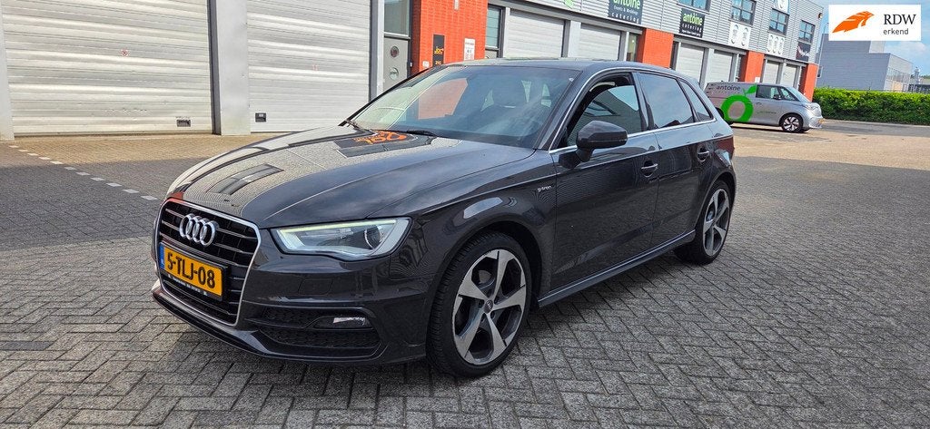 Audi A3 Sportback 1.4 TFSI Ambition Pro 3x S-Line g-tron Aut, Auto's, Audi, Gebruikt, Euro 6, 4 cilinders, Leder en Stof