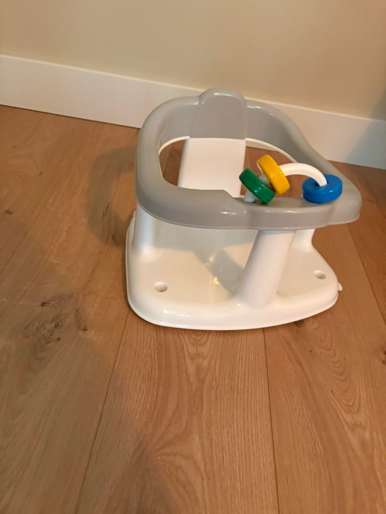 Badzitje met zuignappen en speelgoed, Ophalen, Zo goed als nieuw, Badzitje of Badring, Bébé-jou