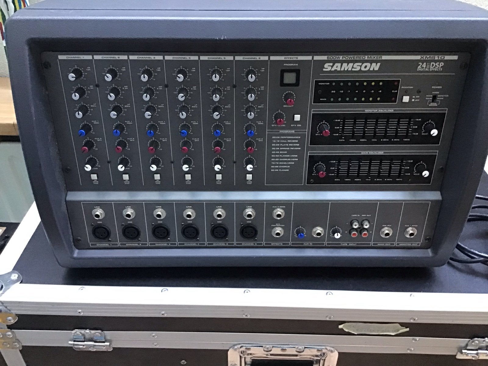 Samson XM610 6-kanaals Powermixer - 600W, Ophalen, Gebruikt, 5 tot 10 kanalen, Microfooningang