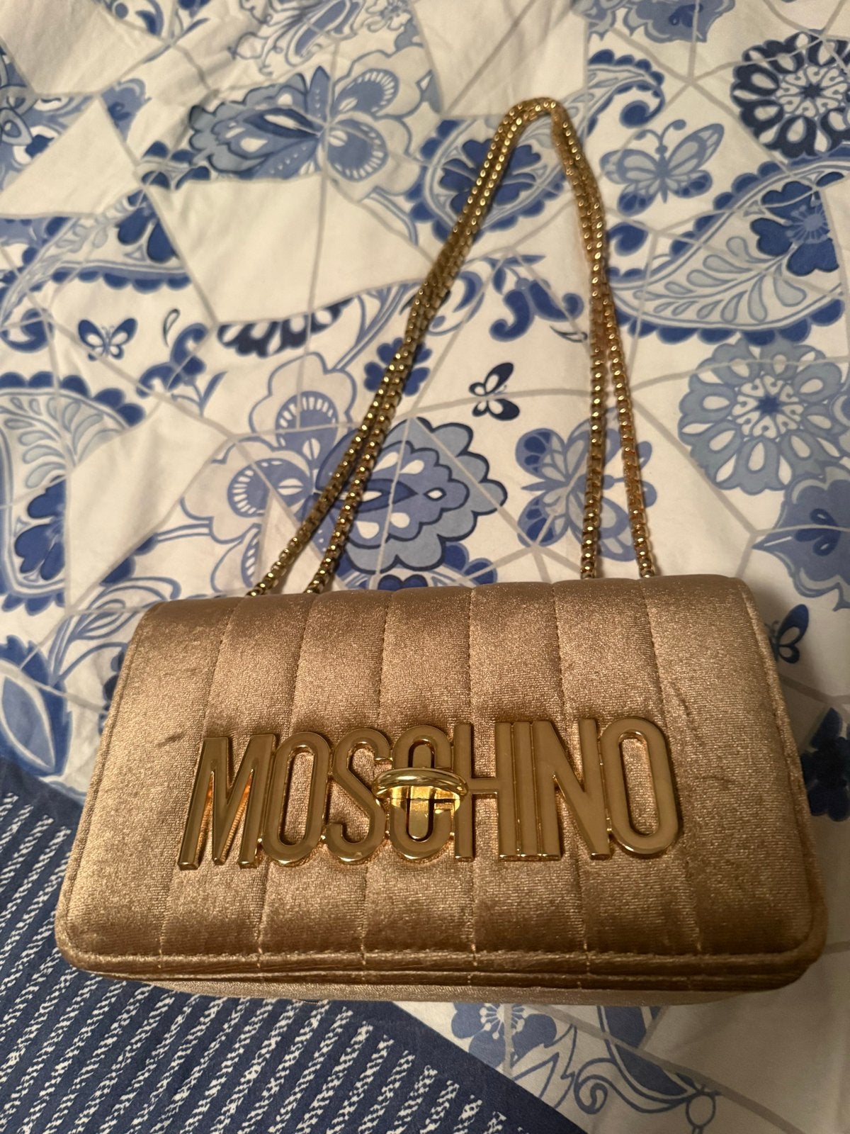 Moschino fluwelen tasje taupe met ketting hengsel, Ophalen of Verzenden, Nieuw, Overige kleuren, Schoudertasje