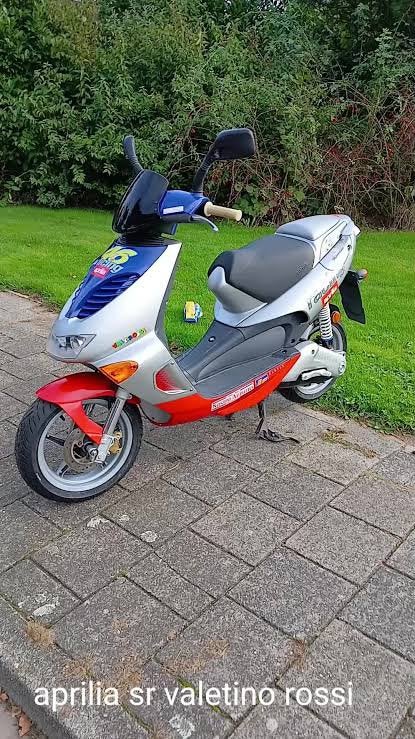 Gezocht! Aprilia SR valentino rossi, Fietsen en Brommers, Scooters | Aprilia, Ophalen, Benzine, SR 50