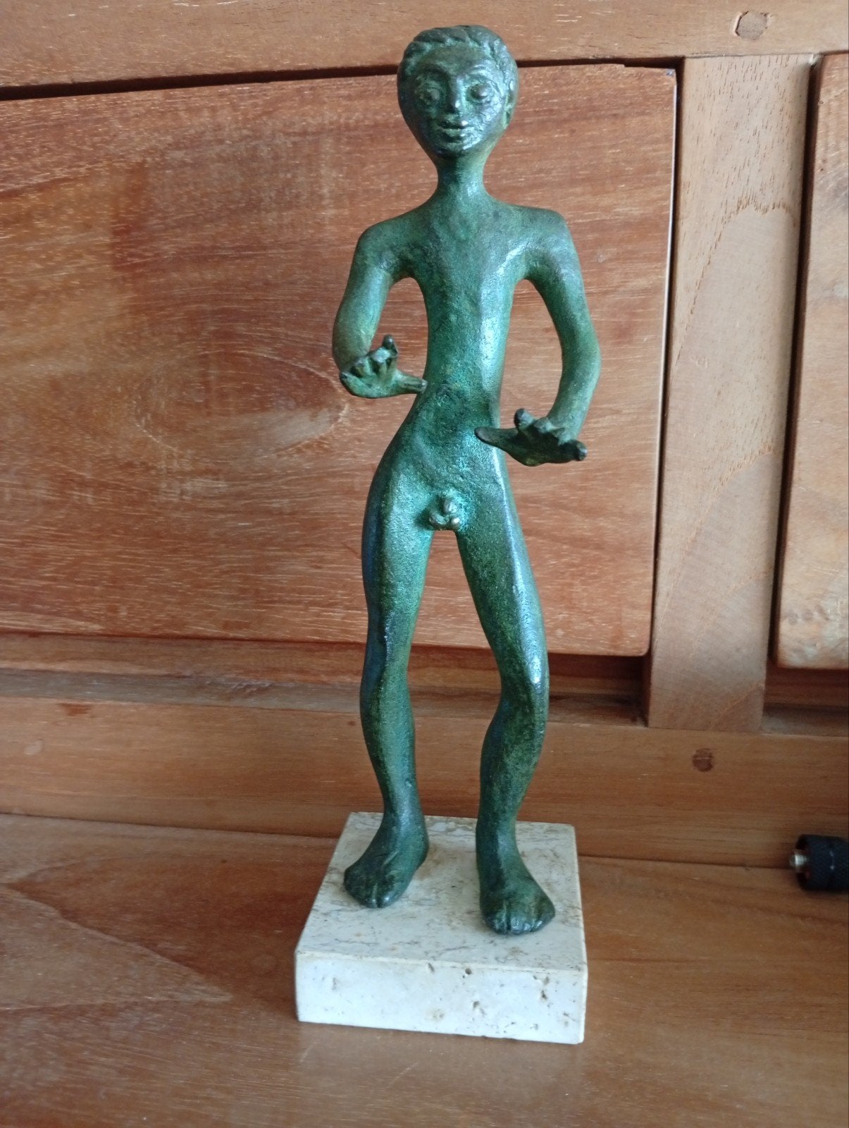 Antiek Grieks bronzen beeldje op marmeren sokkel, Ophalen