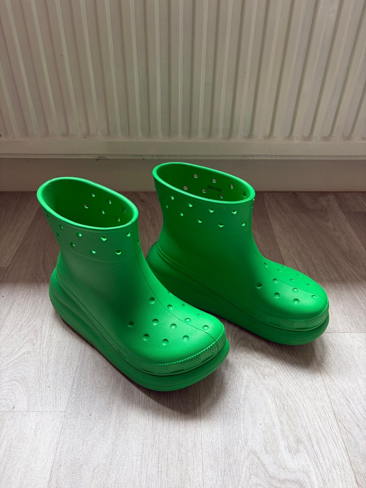 Crocs Classic Crush Boot - Felgroen - Maat 41/42, Ophalen of Verzenden, Groen, Regenlaarzen, Zo goed als nieuw