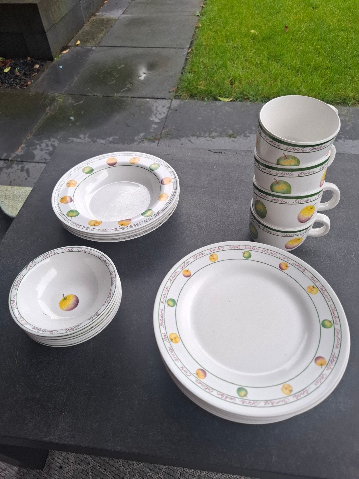 Campingservies, Ophalen, Zo goed als nieuw