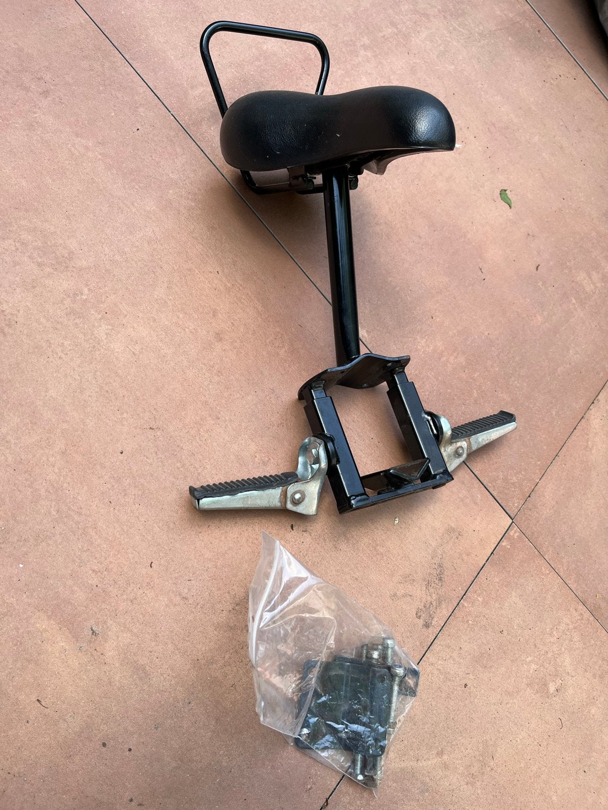 Zadel op stang nr 3 Fietszitje met voetsteuntjes, Ophalen, Gebruikt, Voetsteuntjes, Voorzitje