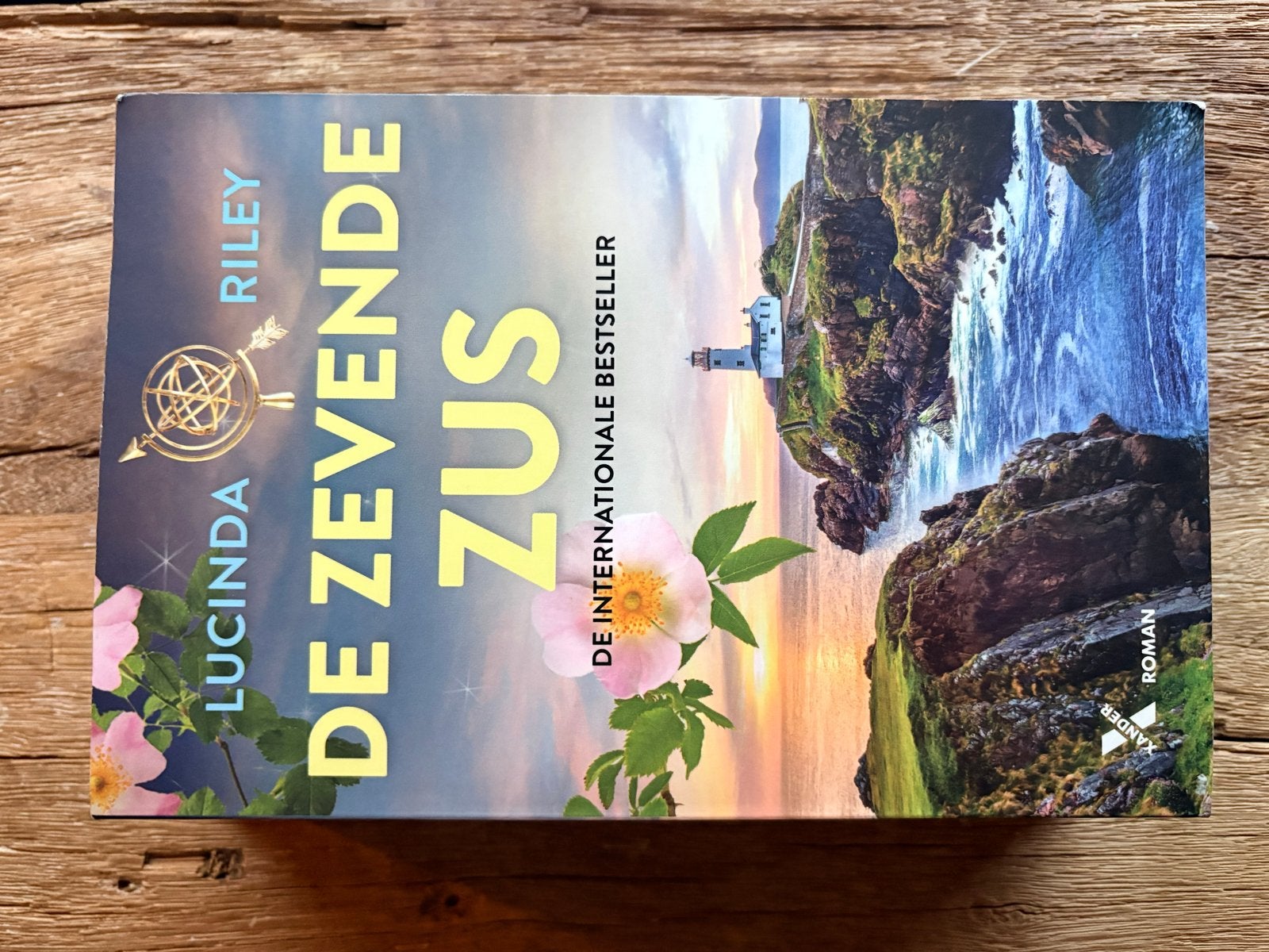 De Zeven Zussen - De Zevende Zus - Lucinda Riley, Boeken, Ophalen of Verzenden, Zo goed als nieuw