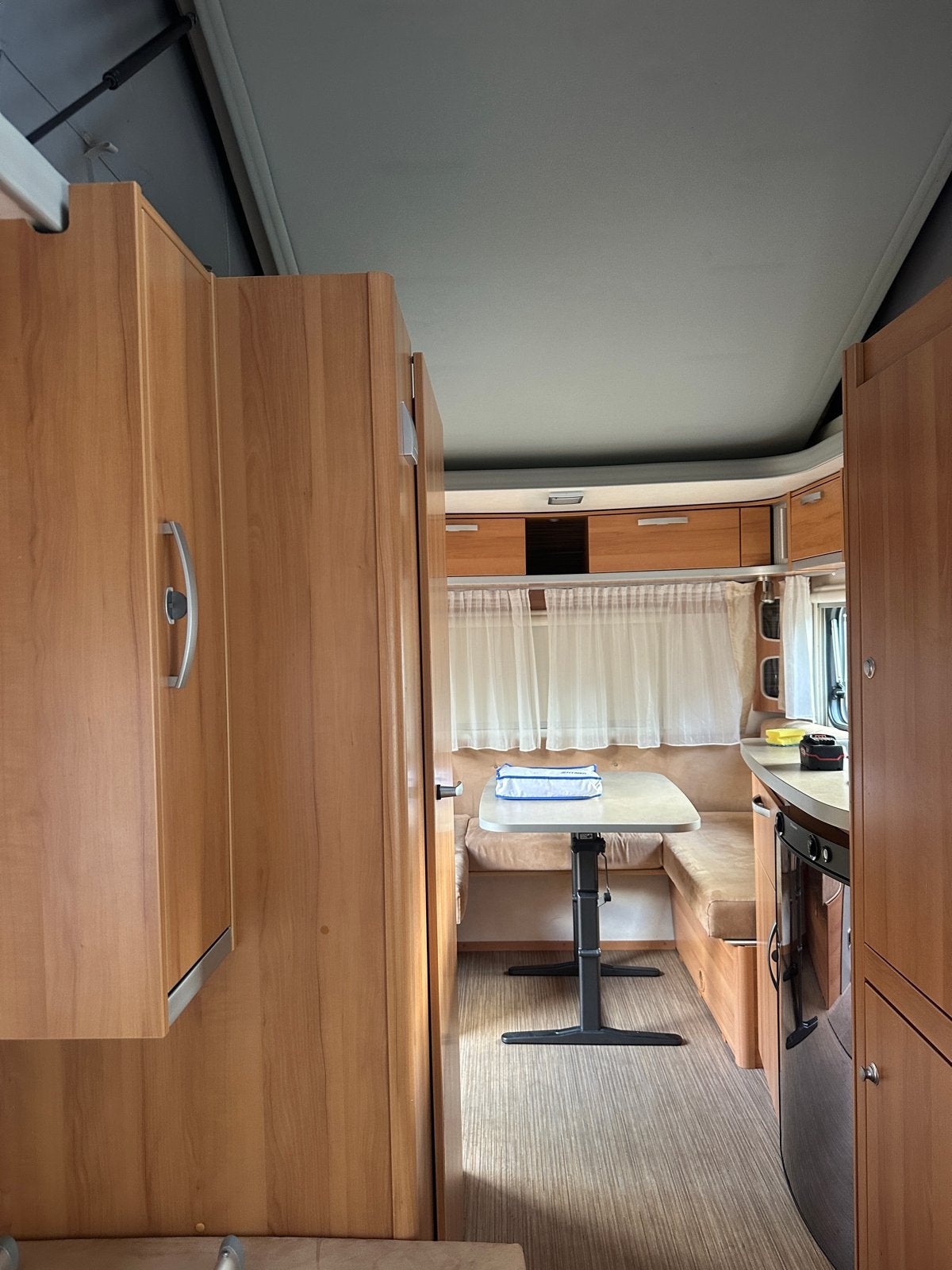 Foto 10 van Hymer Eriba Feeling 470Compacte hefdak caravan