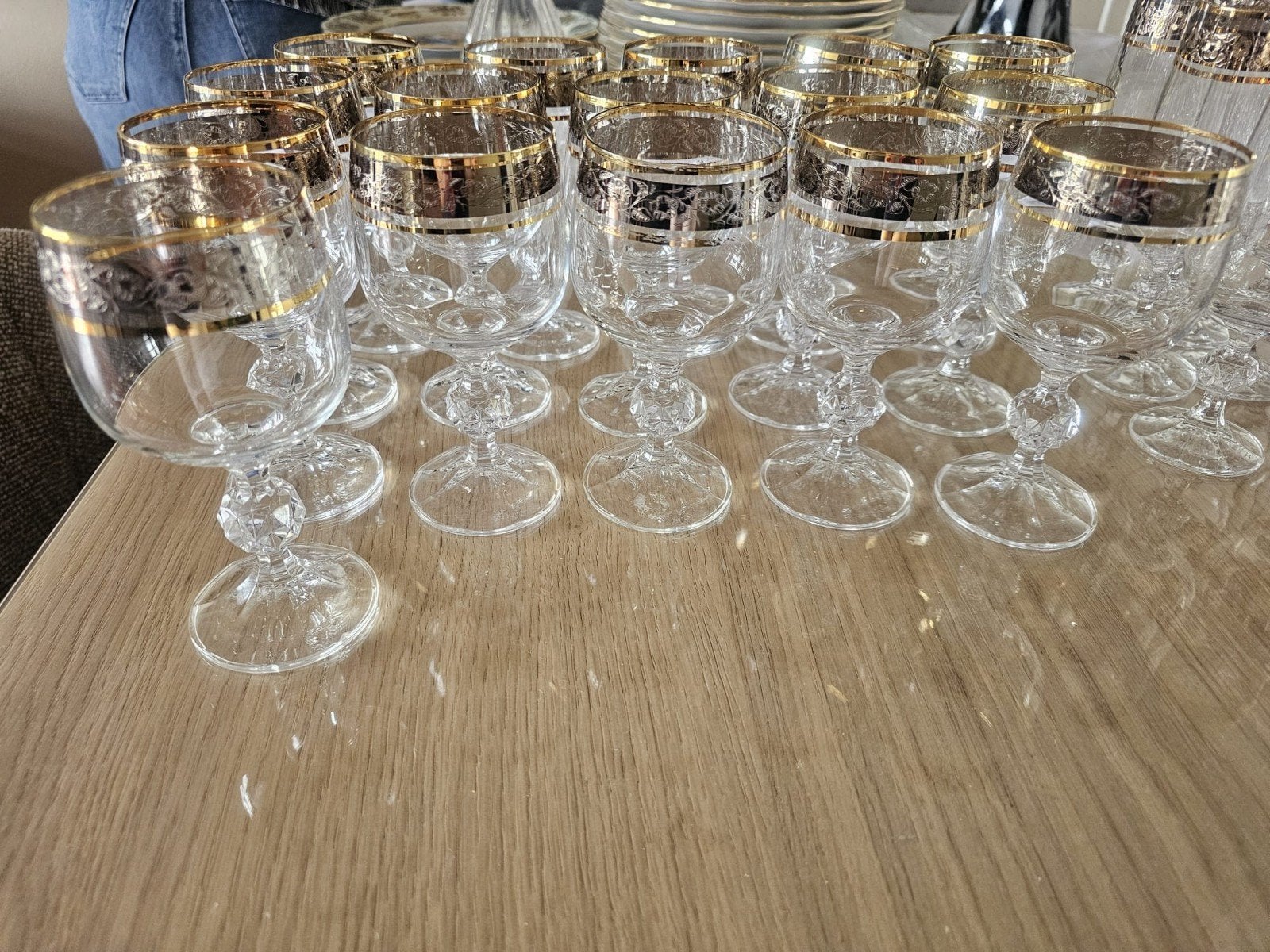 Elegante wijnglazen met gouden rand - Set van 18, Antiek en Kunst, Ophalen