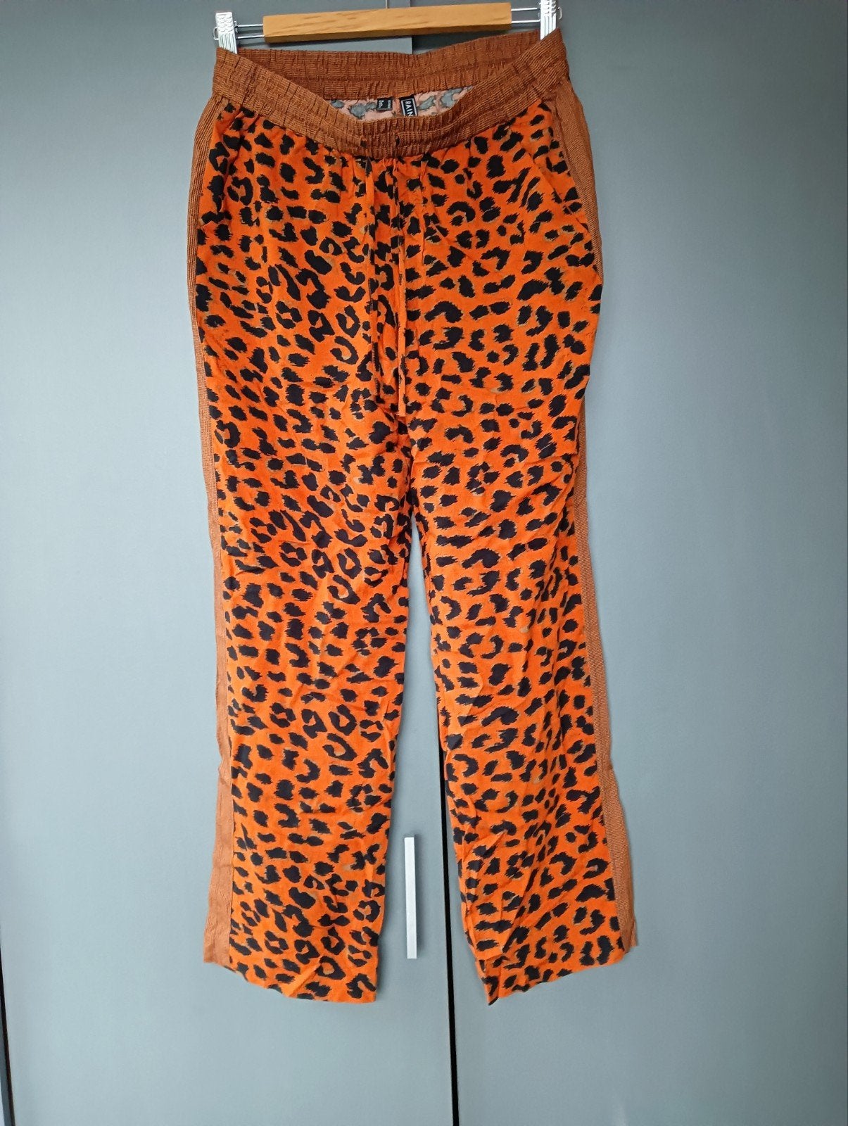 Luchtige viscose broek mt 36 met panterprint, Kleding | Dames, Rainbow, Oranje, Ophalen of Verzenden, Zo goed als nieuw