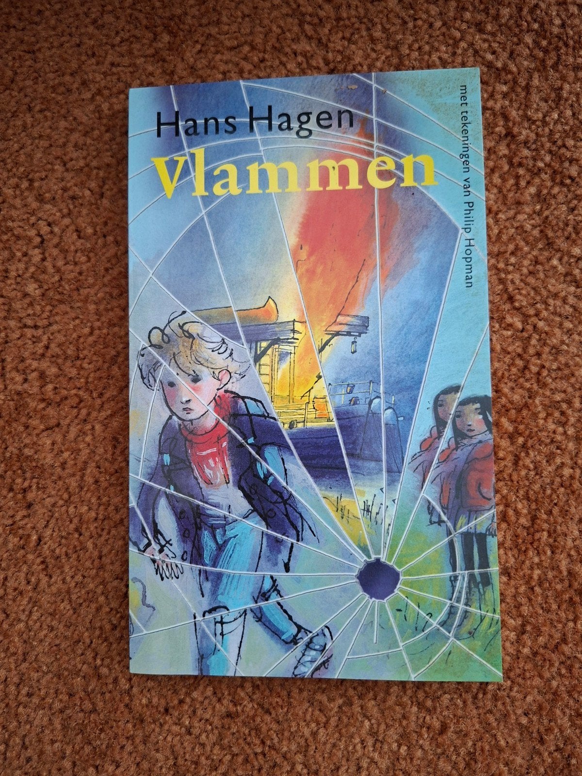 Vlammen - Hans Hagen (kinderboek), Boeken, Ophalen of Verzenden, Gelezen, Hans Hagen, Fictie algemeen
