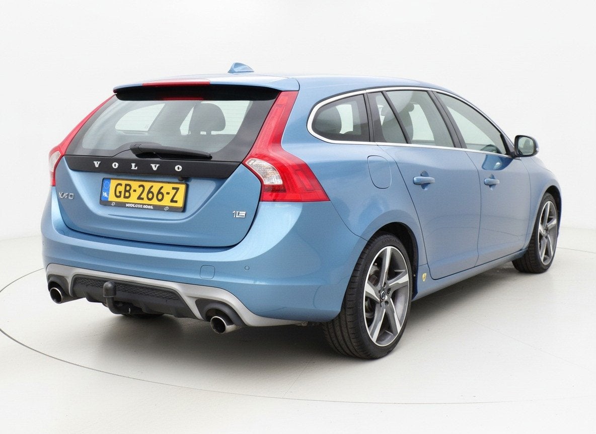 Volvo V60 1.6 T3 R-Design|Cruise|Navi|Clima|Parkeersensoren, Voorwielaandrijving, Gebruikt, 4 cilinders, 150 pk