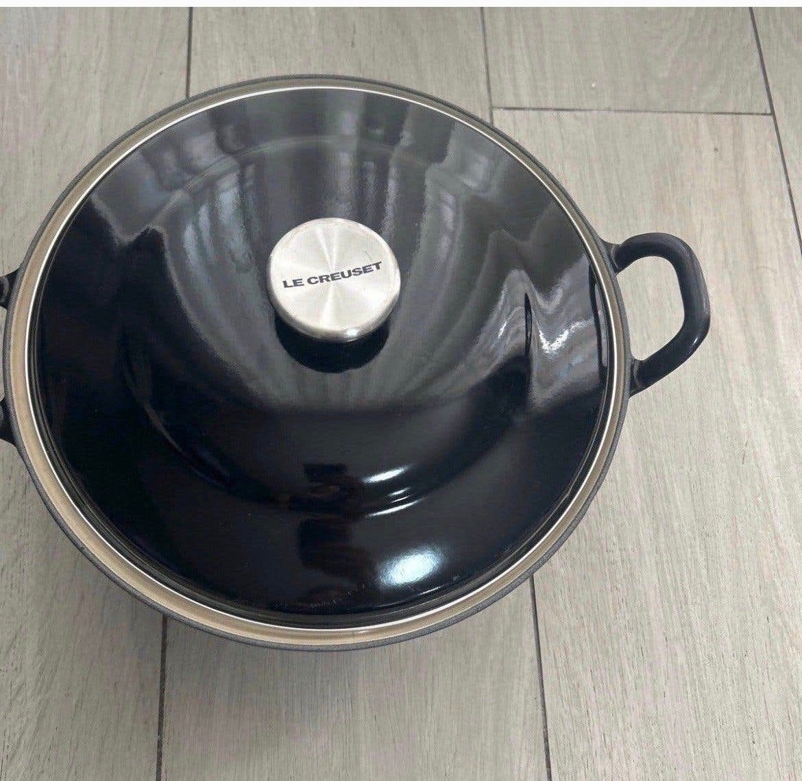 Le Creuset Braadpan Zwart 28 cm - Gietijzer, Met deksel, Le Creuset, Ophalen of Verzenden, Zo goed als nieuw
